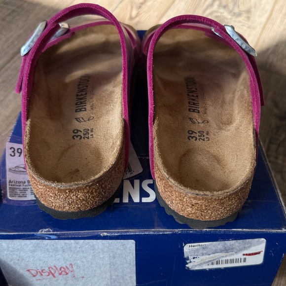 Birkenstock Arizona BS Oiled Leather in Color
Festival Fuchsia EU 39 NWT Sample - Picture 15 of 16